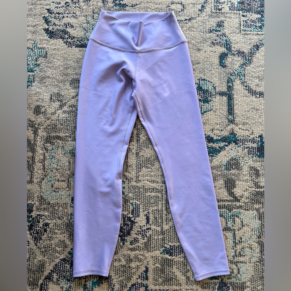 alo yoga 7/8 airlift legging | lavender cloud
 size medium